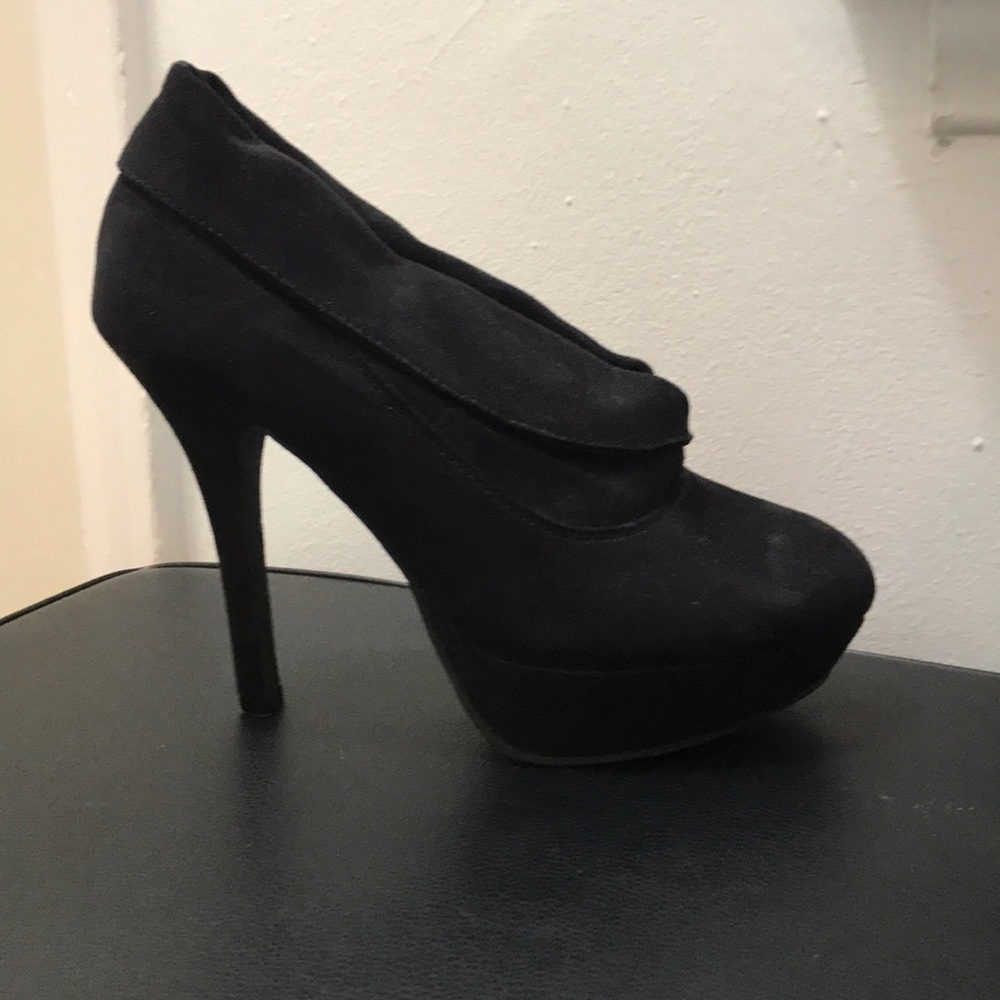 Women’s heeled booties